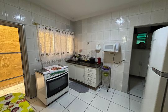 Cozinha - Armários de casa à venda com 2 quartos, 135m² em Vila Sao Francisco (zona Leste), São Paulo