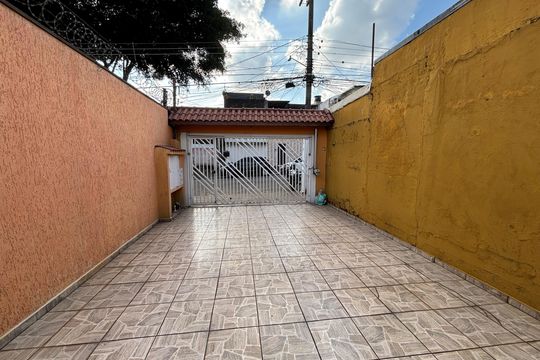 Garagem  de casa à venda com 2 quartos, 135m² em Vila Sao Francisco (zona Leste), São Paulo