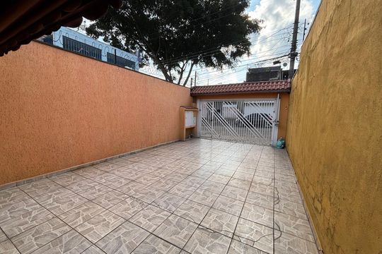 Garagem  de casa à venda com 2 quartos, 135m² em Vila Sao Francisco (zona Leste), São Paulo
