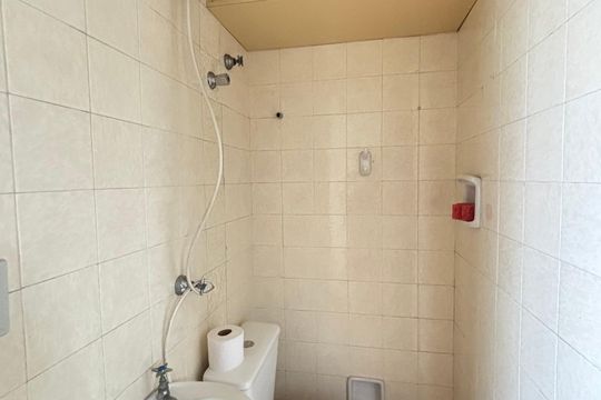 Banheiro de serviço de apartamento para alugar com 2 quartos, 65m² em Vila Olímpia, São Paulo