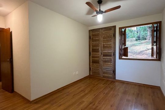 Quarto 2 de casa de condomínio à venda com 5 quartos, 204m² em Retiro do Chalé, Brumadinho