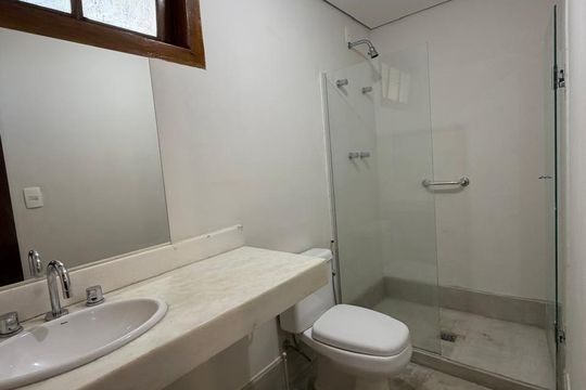 Banheiro 1 de casa de condomínio à venda com 5 quartos, 204m² em Retiro do Chalé, Brumadinho