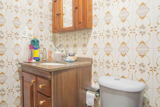 Banheiro de apartamento para alugar com 1 quarto, 60m² em Mutondo, São Gonçalo