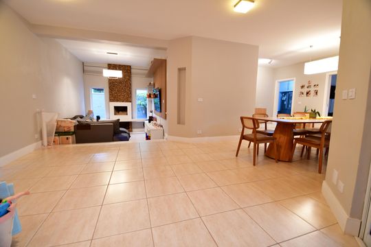 Sala de casa de condomínio para alugar com 4 quartos, 280m² em Cidade Universitária, Campinas