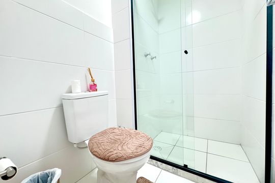 Banheiro de apartamento para alugar com 2 quartos, 47m² em Vila das Bandeiras, Guarulhos