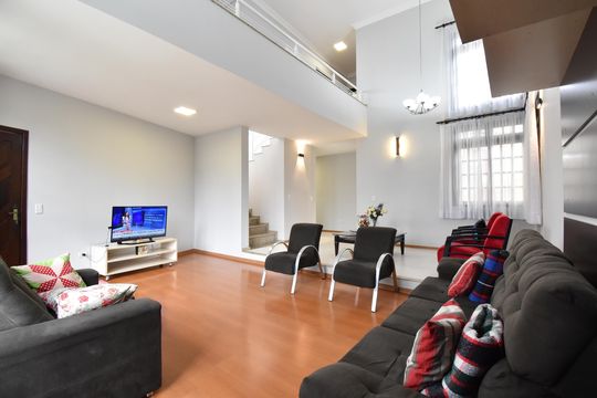Casa para alugar com 3 quartos, 279m² em Hauer, Curitiba