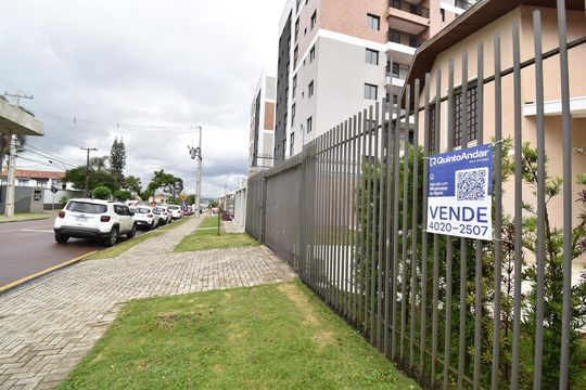 Placa de casa para alugar com 3 quartos, 279m² em Hauer, Curitiba