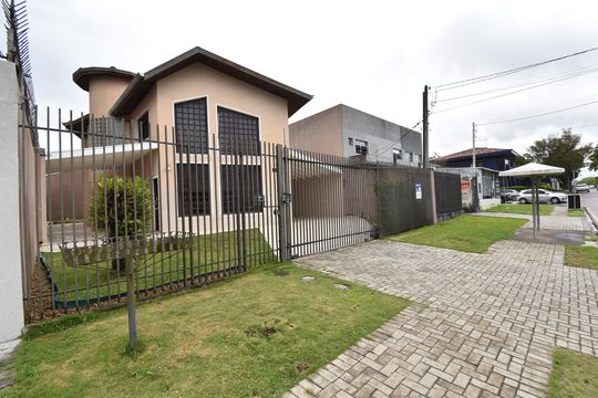 Fachada  de casa para alugar com 3 quartos, 279m² em Hauer, Curitiba