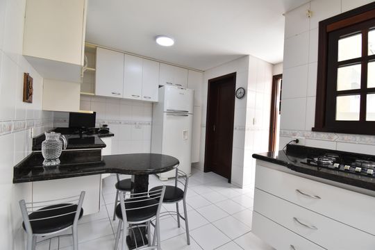 Cozinha de casa para alugar com 3 quartos, 279m² em Hauer, Curitiba