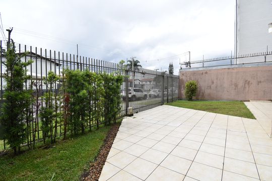 Quintal de casa para alugar com 3 quartos, 279m² em Hauer, Curitiba