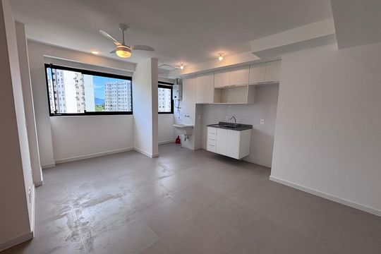 Sala de apartamento para alugar com 2 quartos, 55m² em Barra Olímpica , Rio de Janeiro