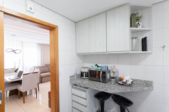 Cozinha de apartamento à venda com 3 quartos, 85m² em Palmares, Belo Horizonte