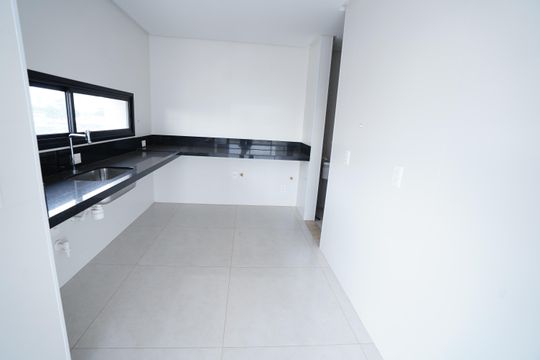 Apartamento à venda com 3 quartos, 130m² em Setor Bueno, Goiânia
