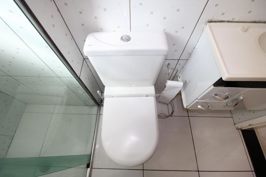 Banheiro de apartamento à venda com 2 quartos, 50m² em Vila Carmosina, São Paulo