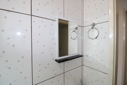 Banheiro de apartamento à venda com 2 quartos, 50m² em Vila Carmosina, São Paulo