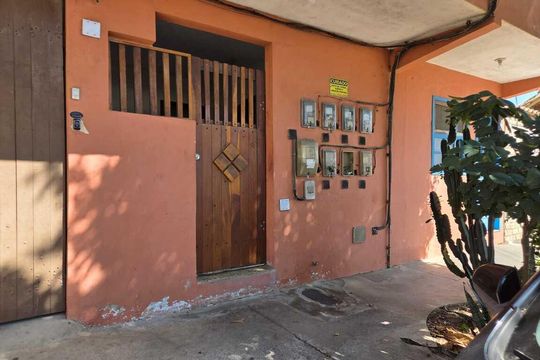 Entrada de casa para alugar com 1 quarto, 45m² em Parque Burle, Cabo Frio