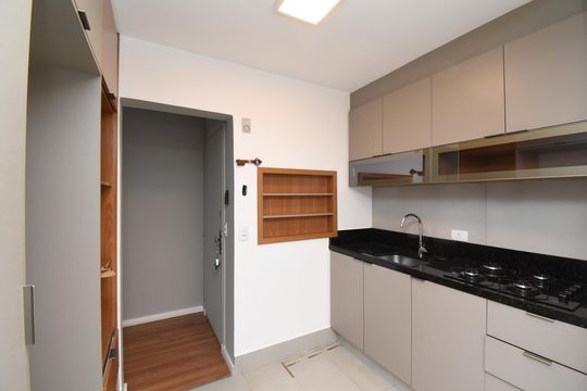 Cozinha e Área de Serviço de apartamento para alugar com 2 quartos, 71m² em Bigorrilho, Curitiba