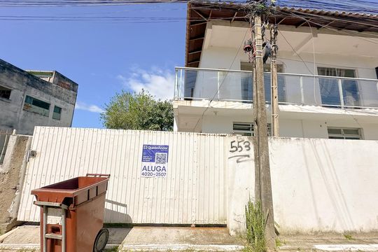 Fachada de apartamento para alugar com 1 quarto, 35m² em São João do Rio Vermelho, Florianópolis