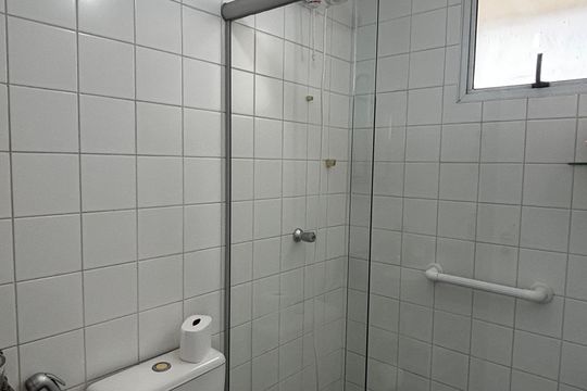 Banheiro de apartamento à venda com 2 quartos, 50m² em Jardim Bela Vista, Santo André