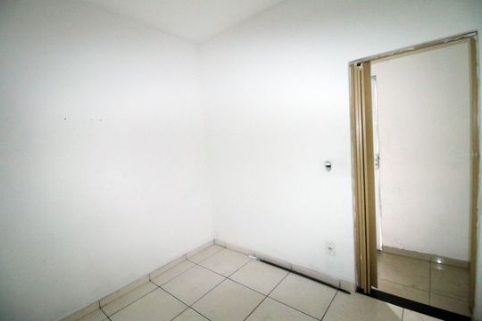 Quarto 1 de casa à venda com 2 quartos, 60m² em Irajá, Rio de Janeiro