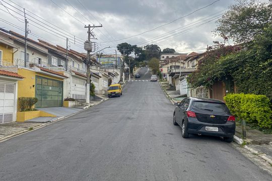 Vista da Rua de casa à venda com 2 quartos, 100m² em Jardim Virginia Bianca, São Paulo