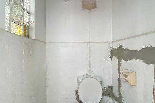 Banheiro de Serviço de casa à venda com 2 quartos, 100m² em Jardim Virginia Bianca, São Paulo