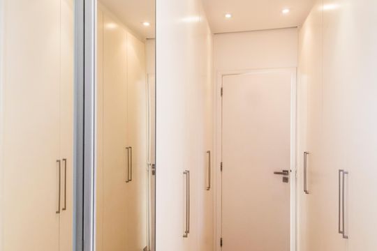 Closet da suíte de apartamento para alugar com 3 quartos, 158m² em Centro Empresarial Tamboré, Santana de Parnaíba