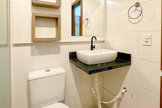 Banheiro de kitnet/studio para alugar com 1 quarto, 35m² em São João do Rio Vermelho, Florianópolis