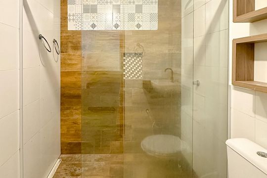 Banheiro de kitnet/studio para alugar com 1 quarto, 35m² em São João do Rio Vermelho, Florianópolis