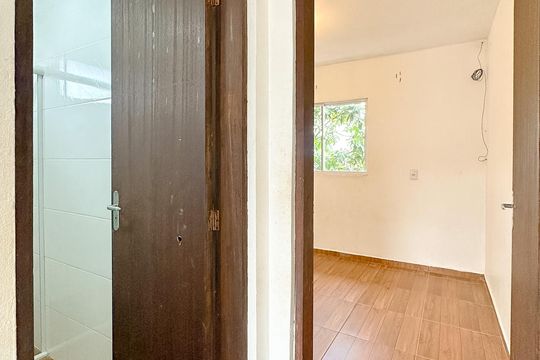 Corredor de kitnet/studio para alugar com 1 quarto, 35m² em São João do Rio Vermelho, Florianópolis