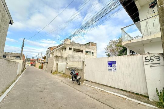 Vista da Rua de kitnet/studio para alugar com 1 quarto, 35m² em São João do Rio Vermelho, Florianópolis
