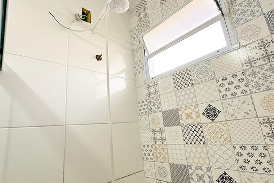 Banheiro de kitnet/studio para alugar com 1 quarto, 35m² em São João do Rio Vermelho, Florianópolis