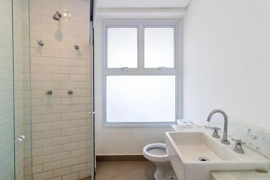Banheiro da Suíte 1 de apartamento para alugar com 2 quartos, 101m² em Sumaré, São Paulo