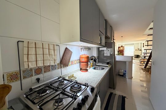 Cozinha de casa de condomínio à venda com 1 quarto, 120m² em Jardim das Acacias, São Paulo