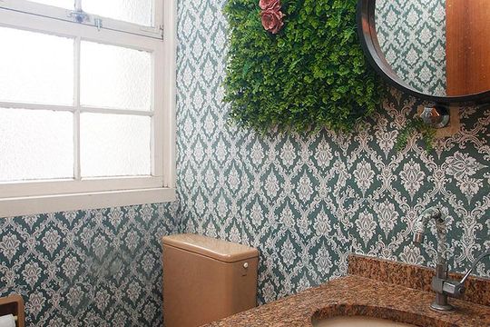 Banheiro de kitnet/studio para alugar com 2 quartos, 45m² em Centro Histórico, Porto Alegre