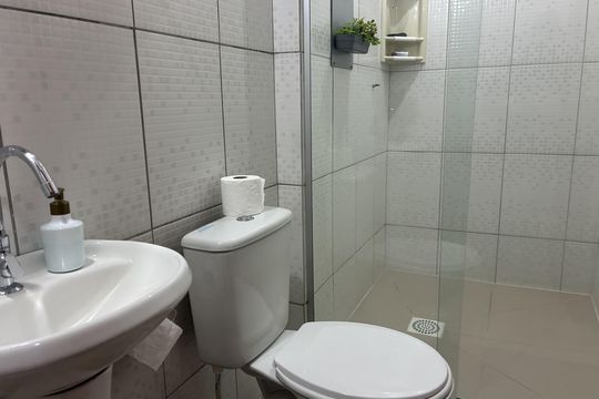 Banheiro 1 de apartamento para alugar com 1 quarto, 22m² em Barreiros, São José