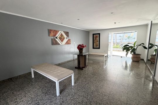 Hall de entrada de apartamento à venda com 2 quartos, 79m² em Vila Bertioga, São Paulo