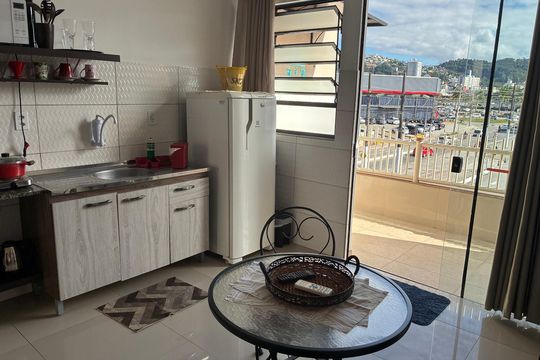 Cozinha de apartamento para alugar com 1 quarto, 22m² em Barreiros, São José