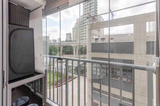 Varanda de kitnet/studio para alugar com 1 quarto, 24m² em Vila Cordeiro, São Paulo