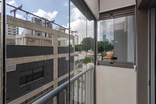 Varanda de kitnet/studio para alugar com 1 quarto, 24m² em Vila Cordeiro, São Paulo