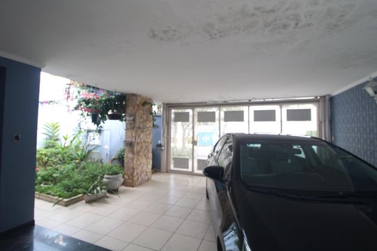Garagem de casa para alugar com 3 quartos, 157m² em Planalto Paulista, São Paulo