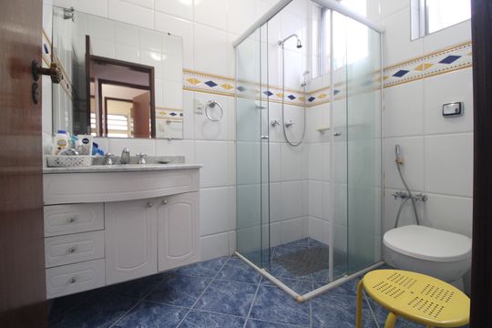 Banheiro comum de casa para alugar com 3 quartos, 157m² em Planalto Paulista, São Paulo