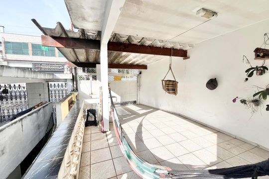 Garagem de casa à venda com 3 quartos, 259m² em Brasilândia, São Paulo