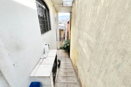 Corredor Externo de casa à venda com 3 quartos, 259m² em Brasilândia, São Paulo