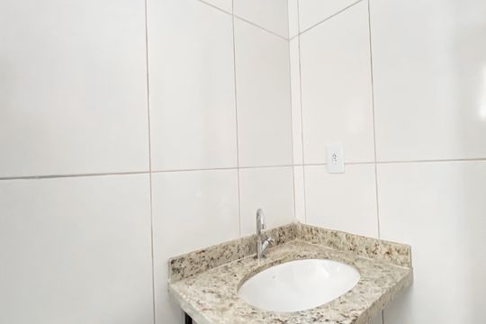 Banheiro  de apartamento para alugar com 1 quarto, 27m² em Vila Sao Geraldo, São Paulo