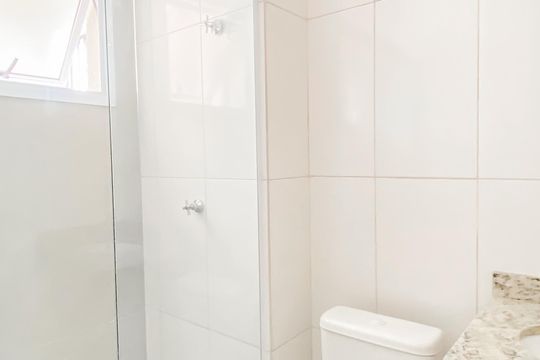 Banheiro de apartamento para alugar com 1 quarto, 27m² em Vila Sao Geraldo, São Paulo