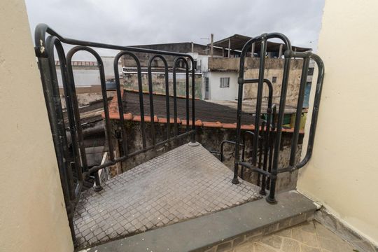 Escada terraço de casa para alugar com 3 quartos, 156m² em São Lucas, São Paulo
