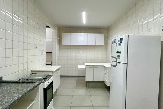Cozinha de apartamento para alugar com 3 quartos, 156m² em Pinheiros, São Paulo