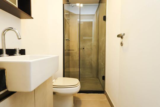 Banheiro de kitnet/studio à venda com 1 quarto, 21m² em Vila Mariana, São Paulo