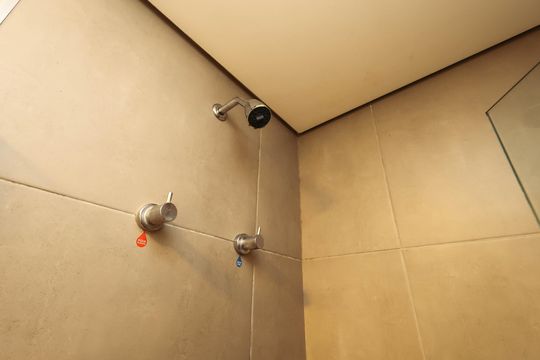 Banheiro de kitnet/studio à venda com 1 quarto, 21m² em Vila Mariana, São Paulo